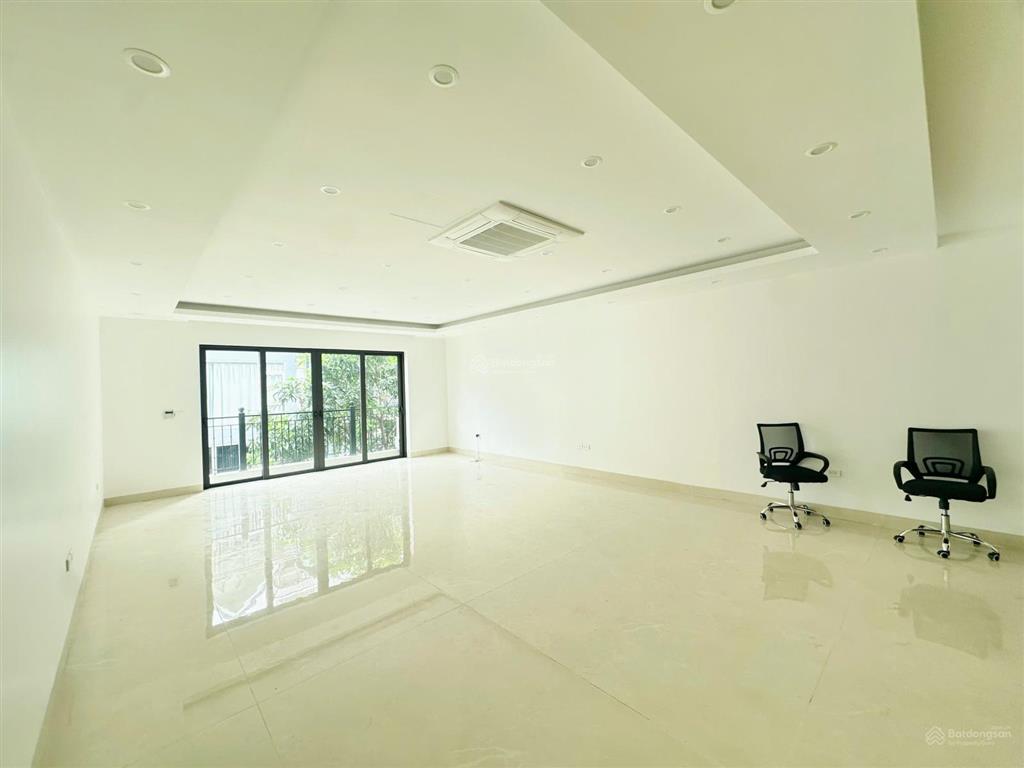 Cho thuê văn phòng 45m2 view kính cực thoáng tại phố trung kính, cầu giấy