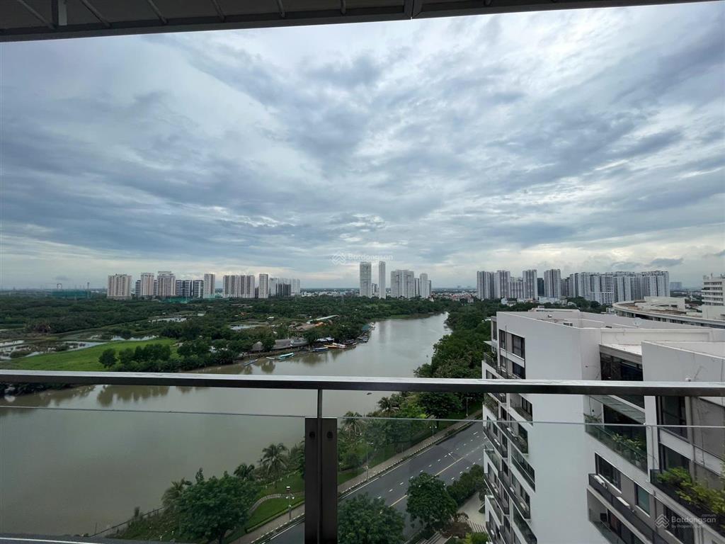 Đáo hạn ngân hàng cần bán rẻ căn panorama ban công phòng khách giá 18,3 tỷ view sông.  0919 331 ***