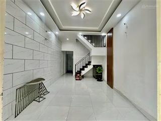 Nhà 2 lầu vị trí đẹp hẻm thẳng 20m tới nhà khu trung tâm quận8