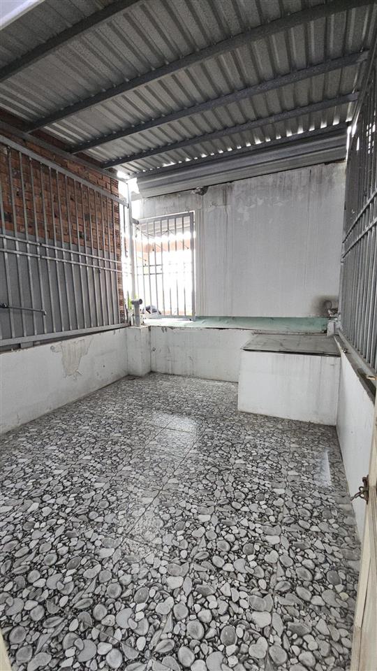 Nhà 3 lầu đúc hẻm xe hơi khu cao tầng đồng bộ an ninh