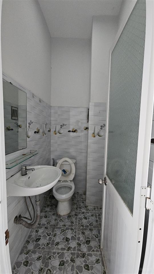 Nhà 3 lầu đúc hẻm xe hơi khu cao tầng đồng bộ an ninh