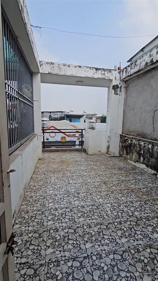 Nhà 3 lầu đúc hẻm xe hơi khu cao tầng đồng bộ an ninh