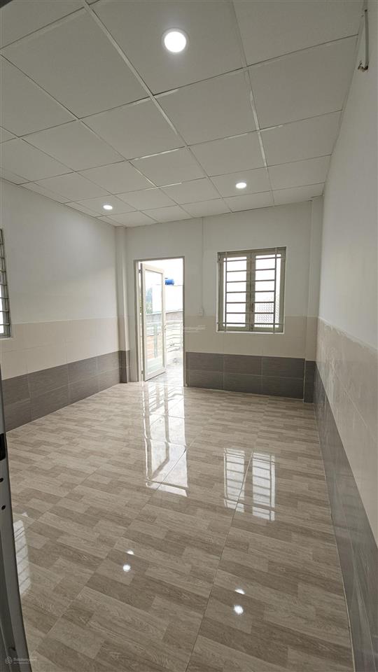 Nhà 2 lầu vị trí trung tâm hẻm thông thoáng