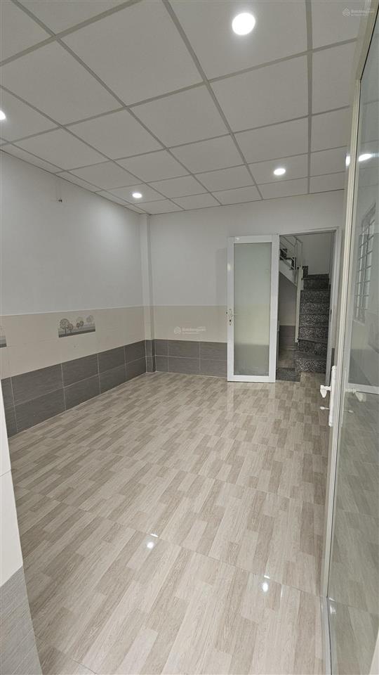 Nhà 2 lầu vị trí trung tâm hẻm thông thoáng