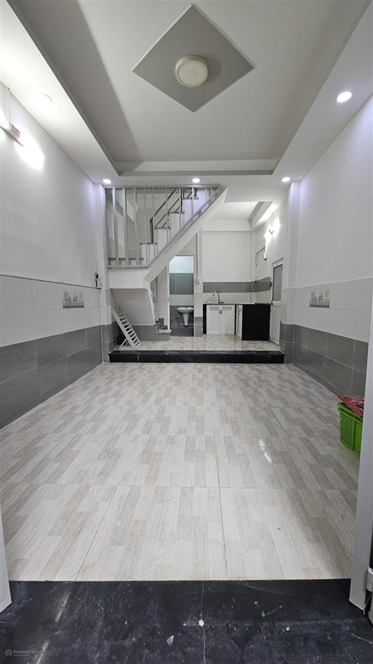 Nhà 2 lầu vị trí trung tâm hẻm thông thoáng