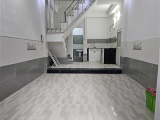 Nhà 2 lầu vị trí trung tâm hẻm thông thoáng