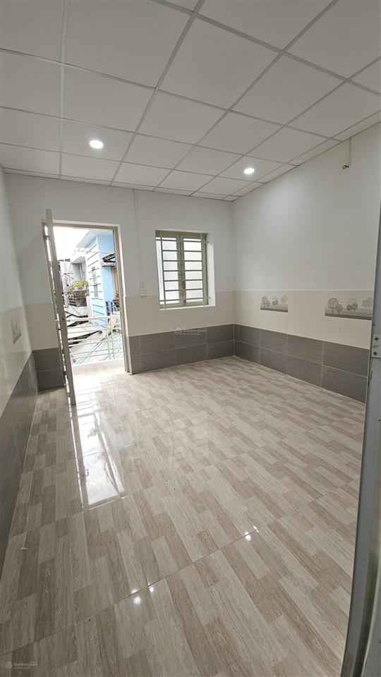 Nhà 2 lầu vị trí trung tâm hẻm thông thoáng