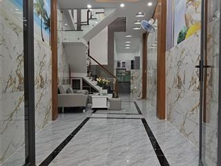 Nhà đẹp hẻm sạch sẽ mới nâng gần parmall p4 q8