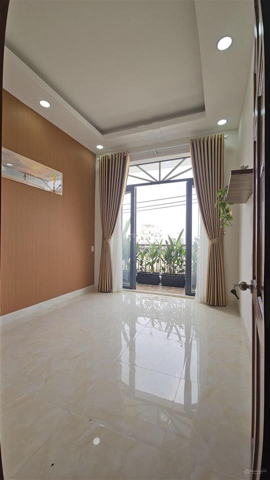 Bán gấp mặt tiền 5 tầng siêu đẹp veiw bờ kè mát mẻ