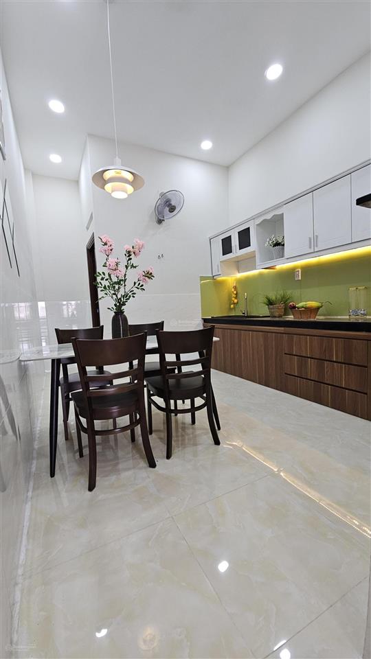 Bán gấp mặt tiền 5 tầng siêu đẹp veiw bờ kè mát mẻ