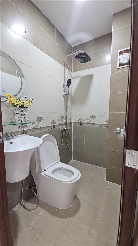 Bán gấp mặt tiền 5 tầng siêu đẹp veiw bờ kè mát mẻ