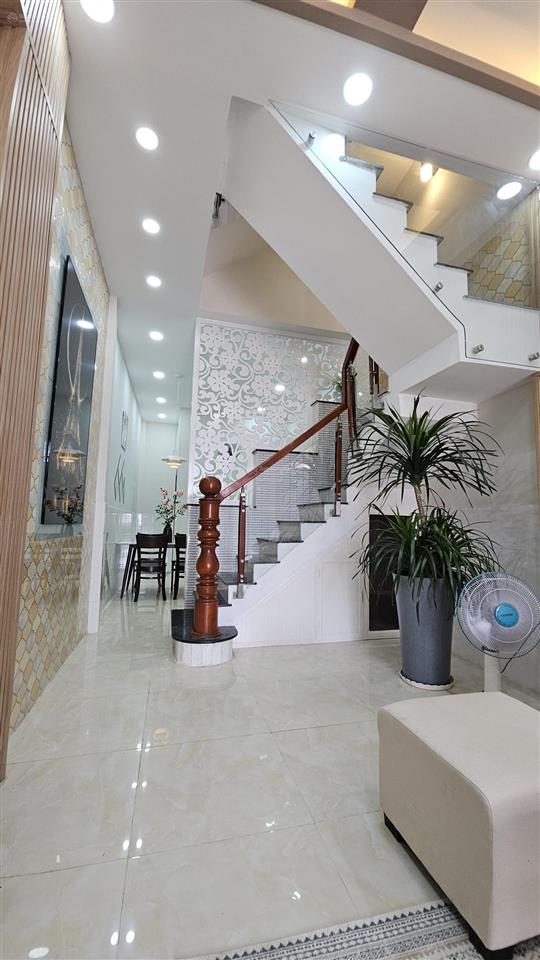 Bán gấp mặt tiền 5 tầng siêu đẹp veiw bờ kè mát mẻ