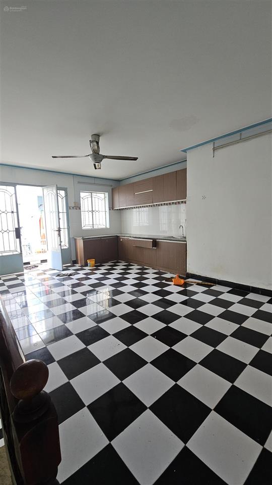 Nhà 3 tầng đúc bê tông kiên cố đường nguyễn duy tiềm năng