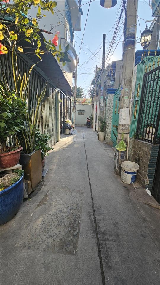 Nhà 3 tầng đúc bê tông kiên cố đường nguyễn duy tiềm năng