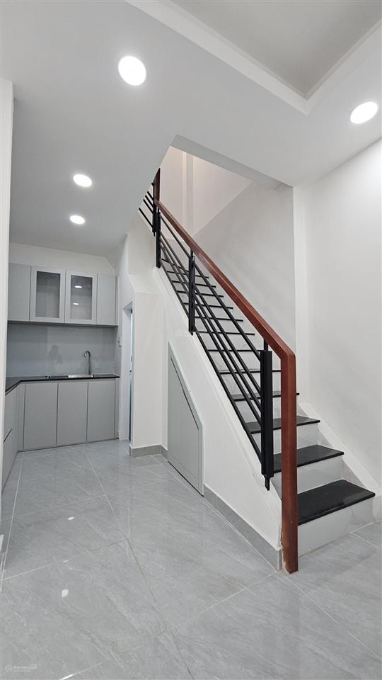 Nhà đẹp hiện đại 2 lầu đúc gần cầu chữ y hưng phú quận8