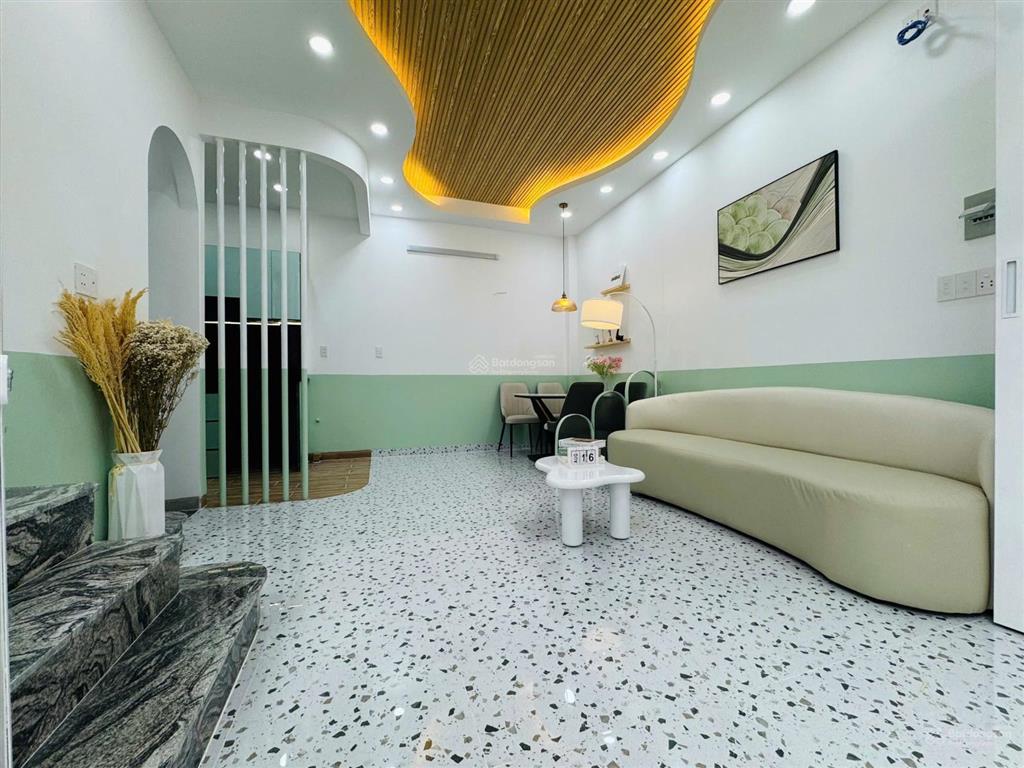 Nhà đẹp ở liền sát bên mặt tiền dương bá trạc