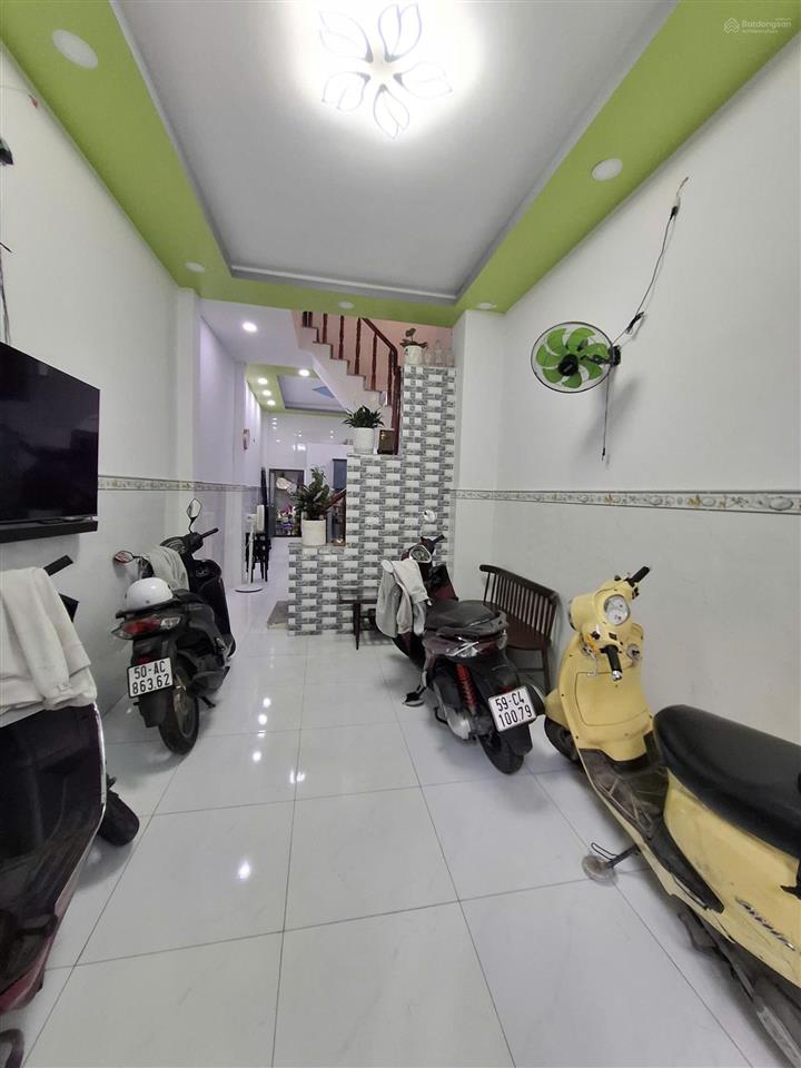 Nhà đẹp 2 lầu đúc gần mặt tiền đường khu an ninh p15 quận8
