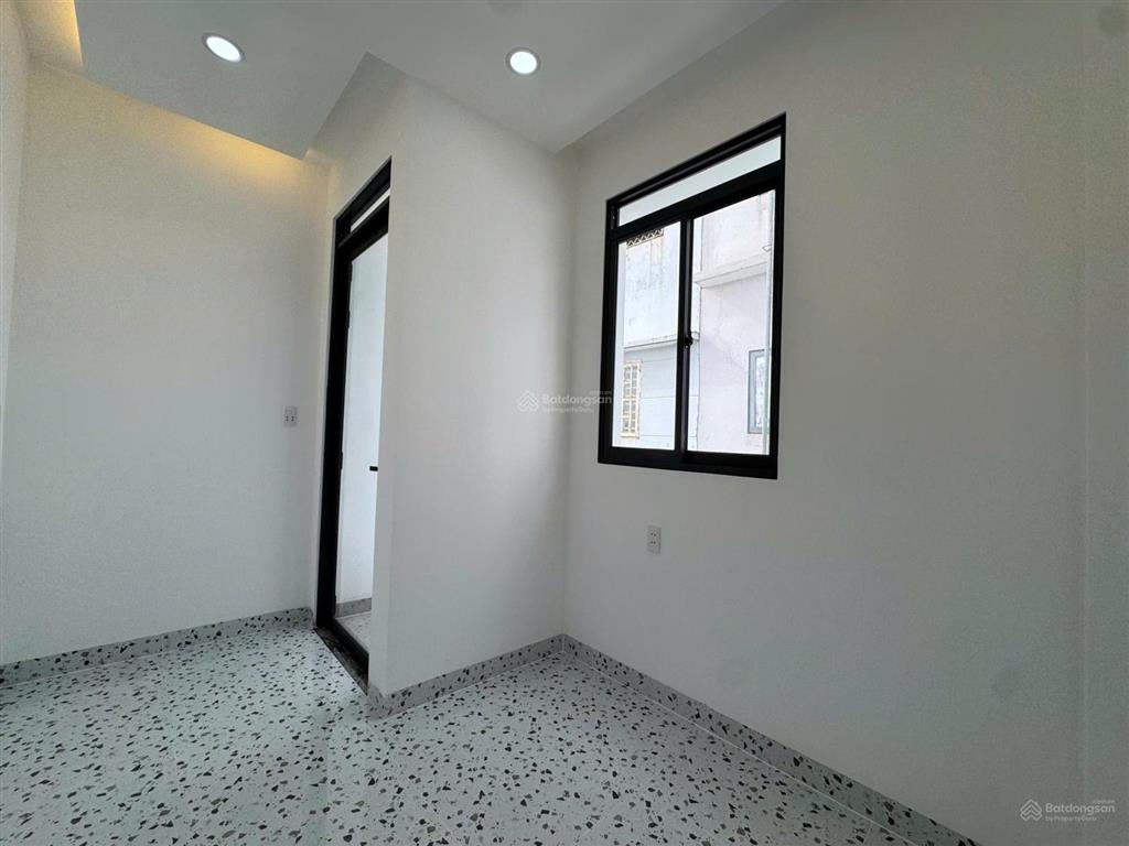 Nhà mới 3 lầu cách mặt tiền vài bước chân ngay trung tâm tp dương bá trạc p1 quận8