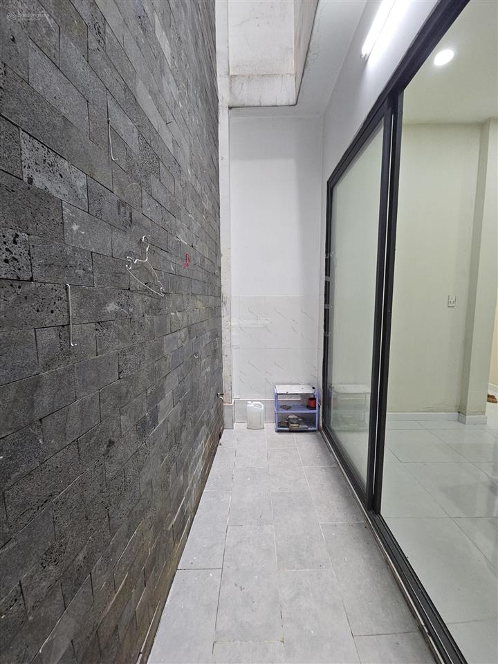 Nhà 3 lầu ở đại gia đình gần mặt tiền cạnh siêu thị aeon cao lỗ