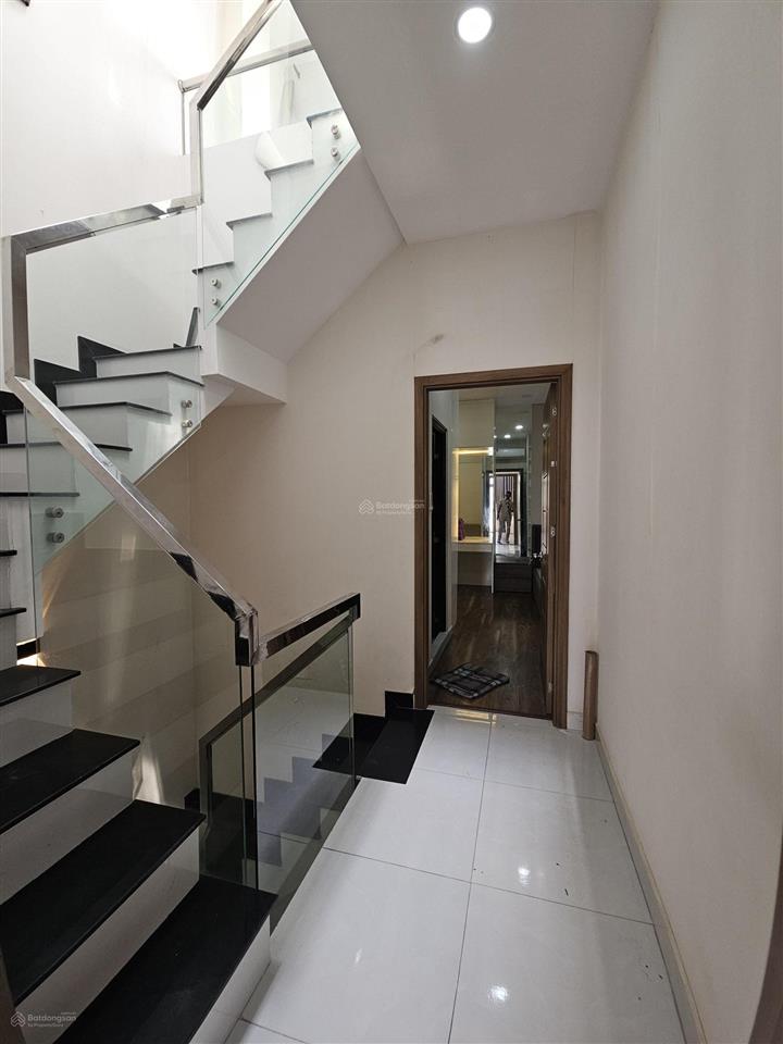 Nhà 3 lầu ở đại gia đình gần mặt tiền cạnh siêu thị aeon cao lỗ