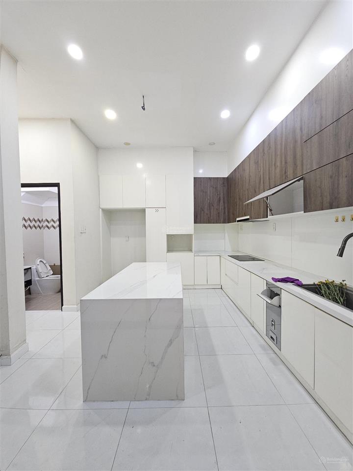 Nhà 3 lầu ở đại gia đình gần mặt tiền cạnh siêu thị aeon cao lỗ