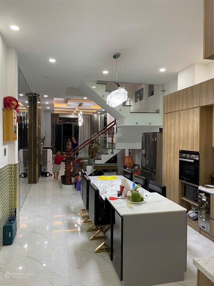 Nhà siêu rộng ở đại gia đình bùi minh trực p5 quận8