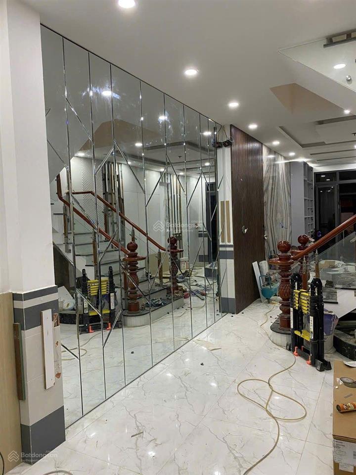 Nhà siêu rộng ở đại gia đình bùi minh trực p5 quận8