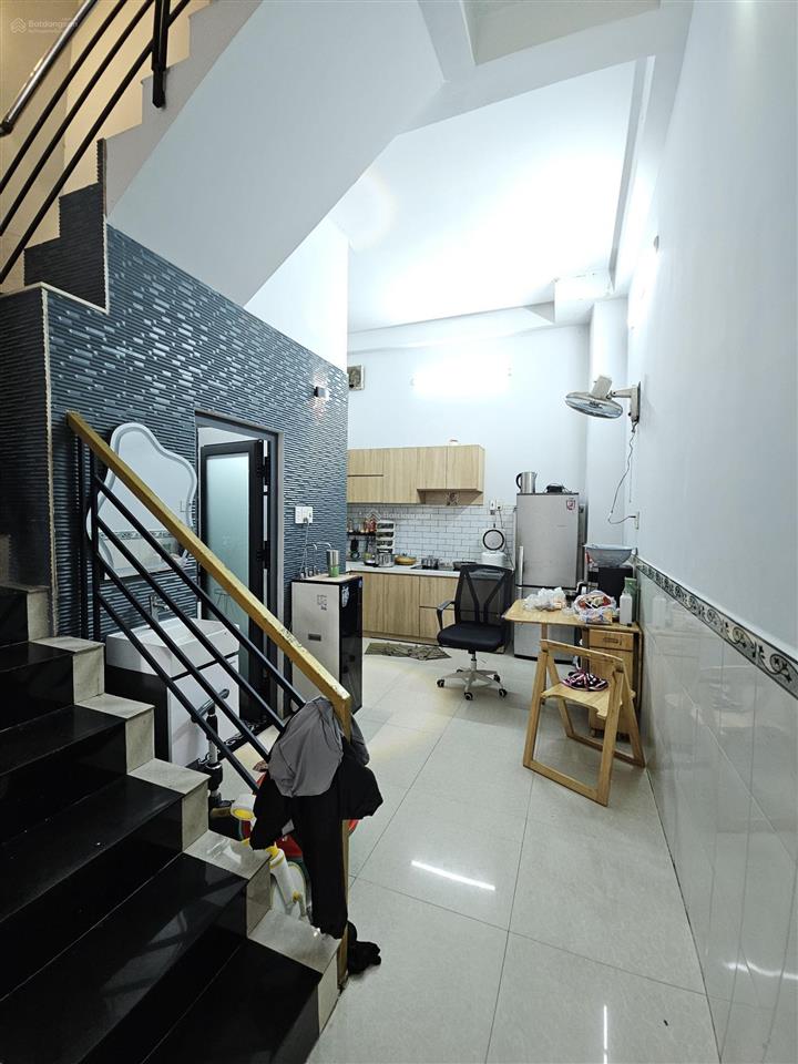 Nhà 2 lầu hẻm 1 rẽ ba gác tới nhà