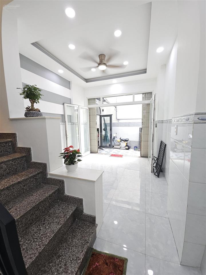 Nhà đẹp 5pn ngay trung tâm quận 8