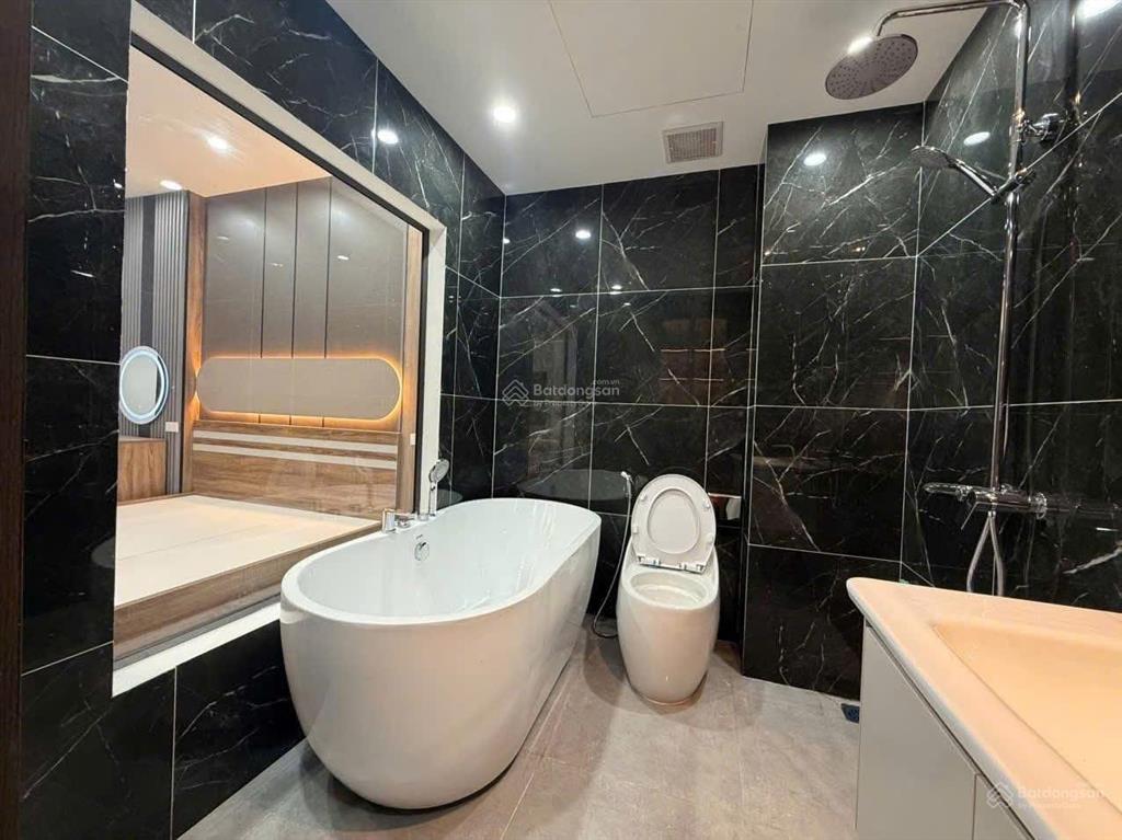 Chính chủ cần bán căn biệt thự khu nội bộ đường 3 tháng 2 diện tích 7.6x27m hầm 3 lầu giá 38 tỷ tl