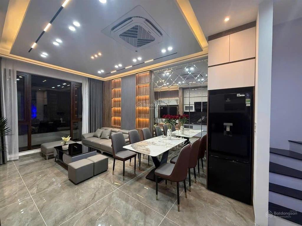 Chính chủ cần bán căn biệt thự khu nội bộ đường 3 tháng 2 diện tích 7.6x27m hầm 3 lầu giá 38 tỷ tl
