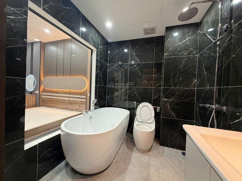 Cần bán căn nhà hẻm 6m đường nguyễn đình chiểu dt 5x18 4 tầng sân thượng, giá 25 tỷ thương lượng