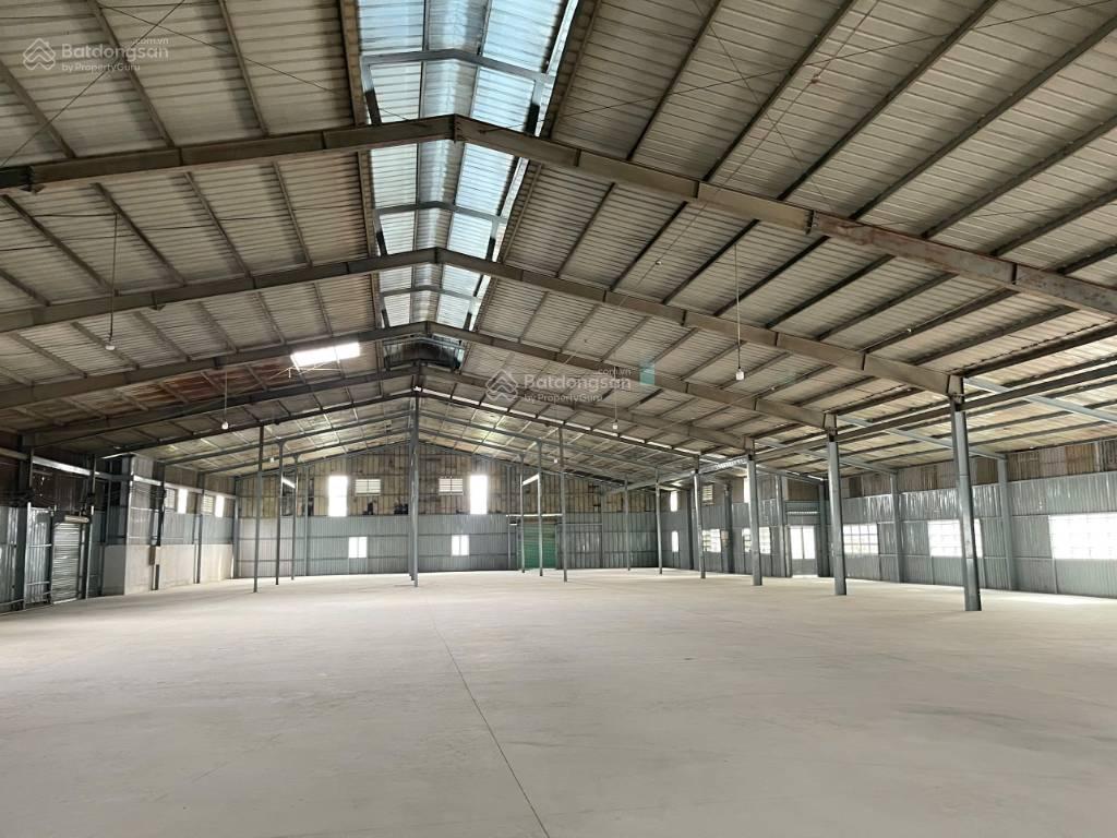 Cho thuê nhà xưởng mặt tiền đường liên ấp 62 1.200m2, xe container vào tận xưởng