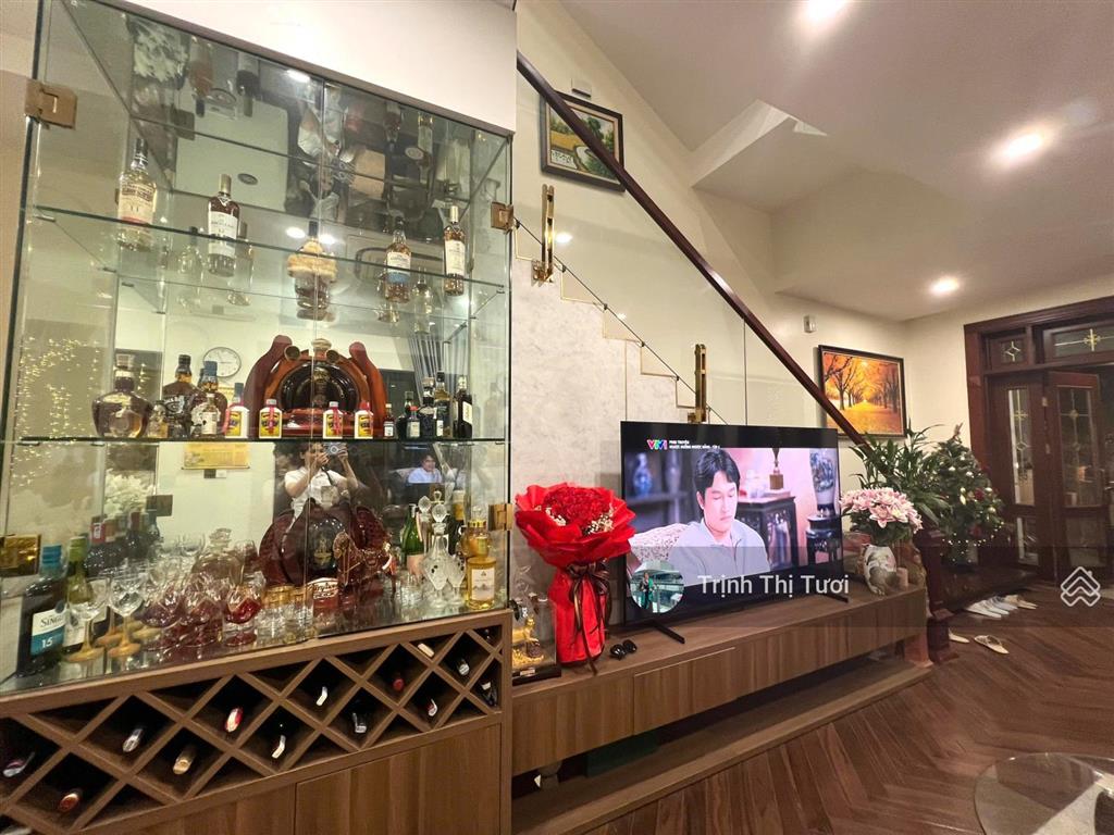 Cho thuê biệt thự vinhomes thăng long  full nội thất, chỉ việc ở
