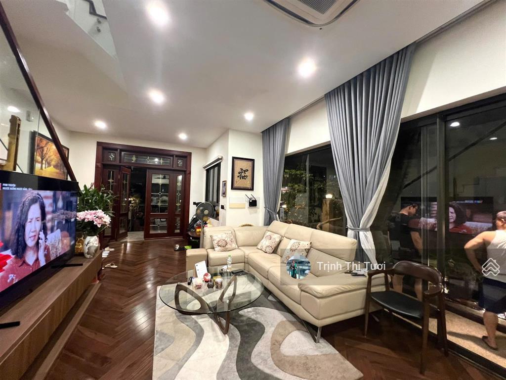 Cho thuê biệt thự vinhomes thăng long  full nội thất, chỉ việc ở