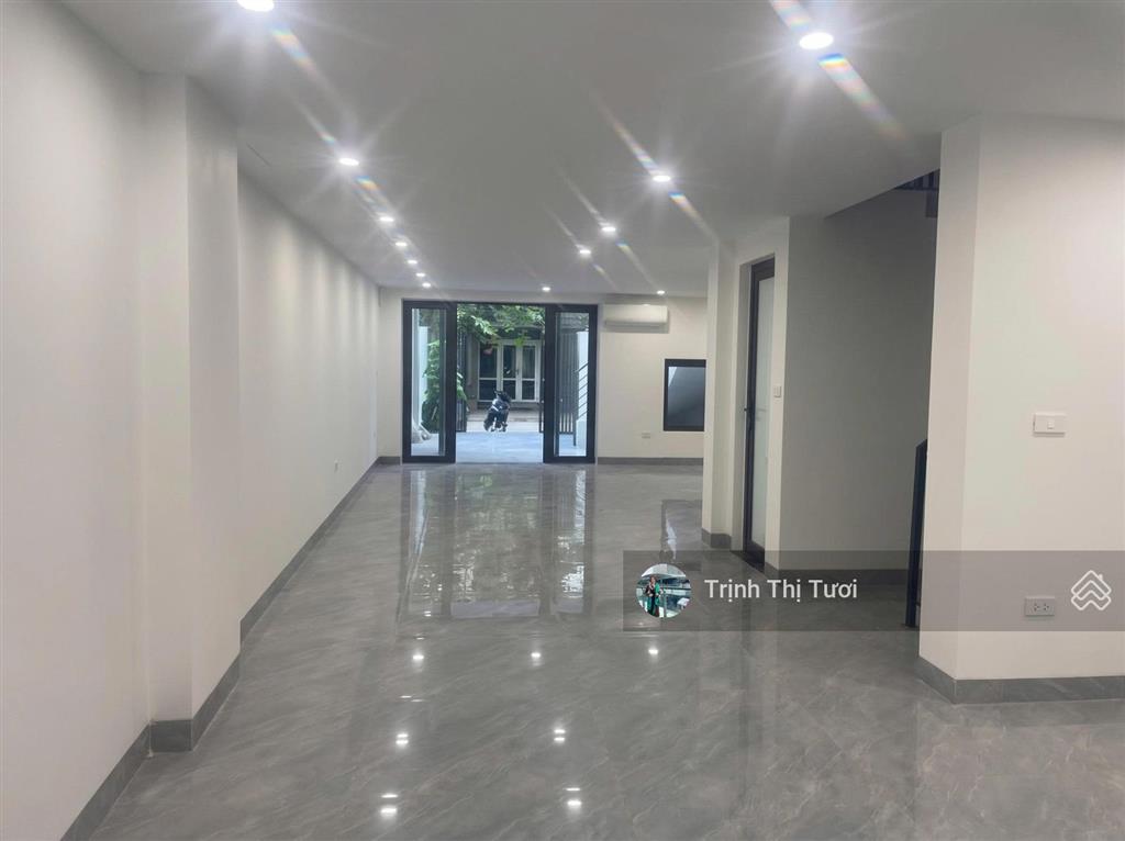 Cho thuê tầng 1 căn góc đẹp khu a geleximco  đối diện chung cư đông dân