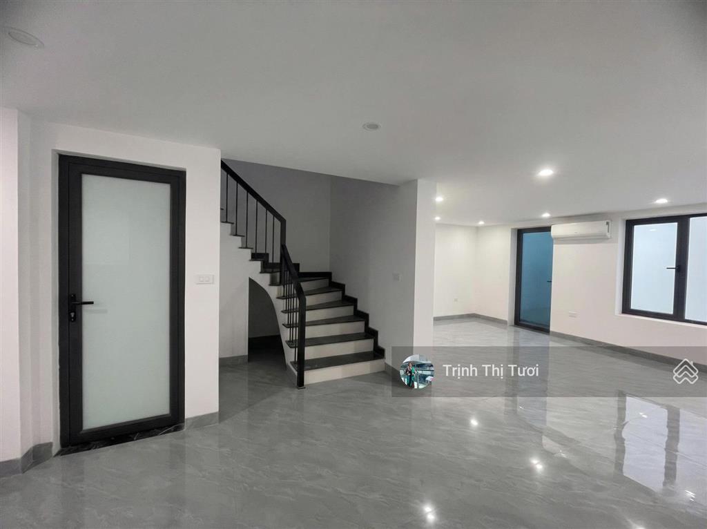Cho thuê tầng 1 căn góc đẹp khu a geleximco  đối diện chung cư đông dân
