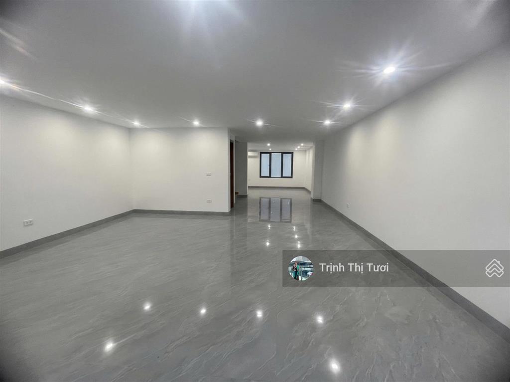 Cho thuê tầng 1 căn góc đẹp khu a geleximco  đối diện chung cư đông dân