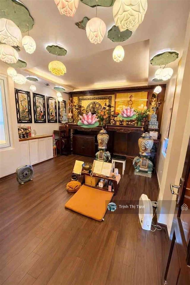 Nhà bán ngay phố liễu giai, kim mã 70m2 ra đường lớn. giá chỉ nhỉnh 1x tỷ có 6 phòng ngủ