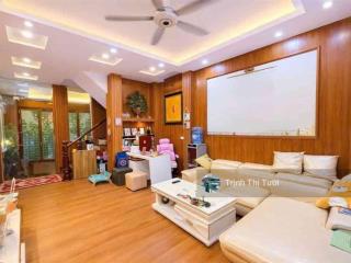 Nhà bán ngay phố liễu giai, kim mã 70m2 ra đường lớn. giá chỉ nhỉnh 1x tỷ có 6 phòng ngủ