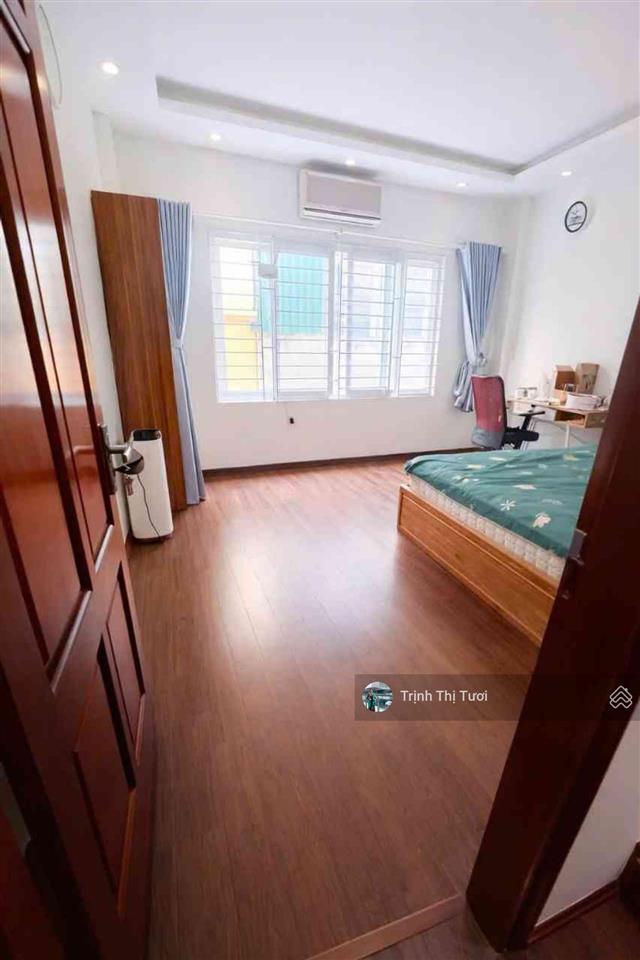 Nhà bán ngay phố liễu giai, kim mã 70m2 ra đường lớn. giá chỉ nhỉnh 1x tỷ có 6 phòng ngủ