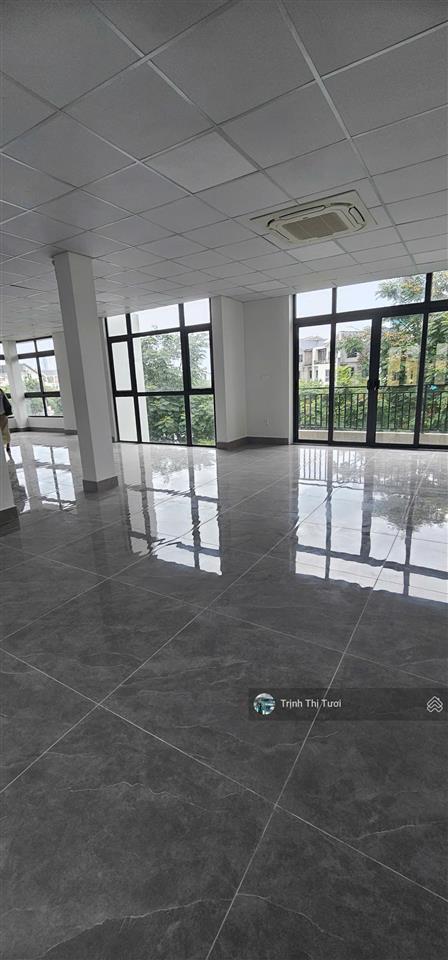 Cho thuê biệt thự mặt hồ flc  ngay chân đế chung cư và cách aeon mall hà đông 50m