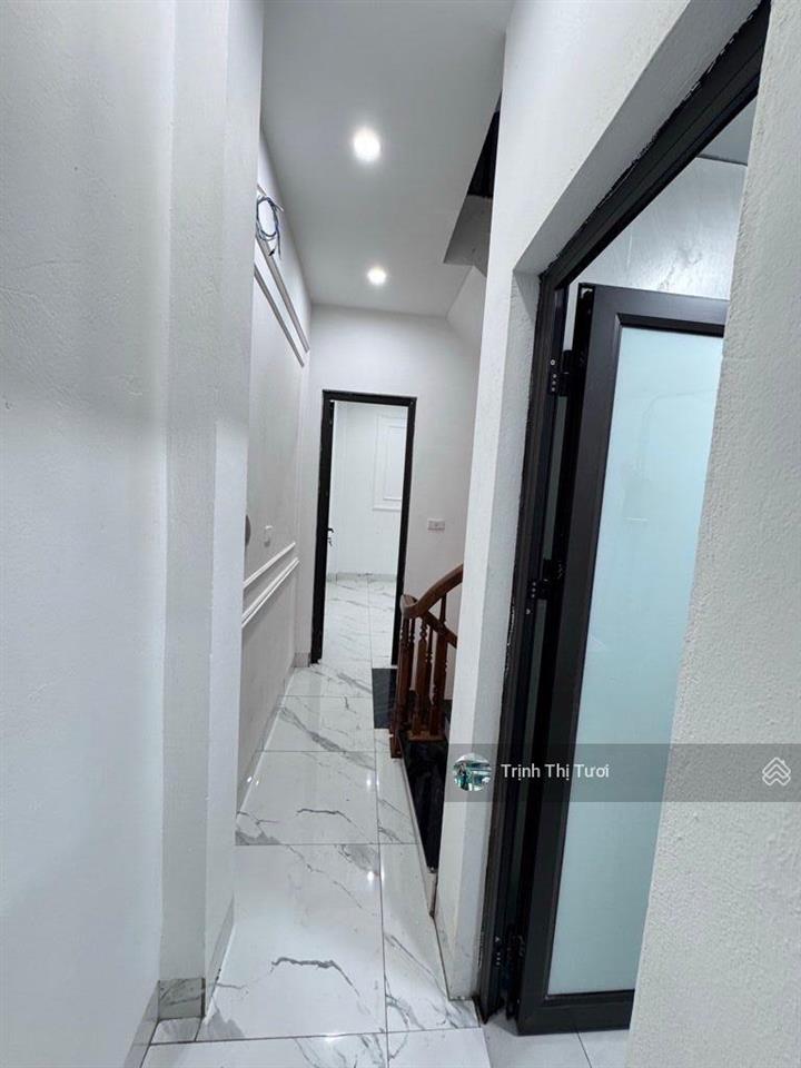 Chủ cần bán gấp nhà 5 tầng  giá chỉ 5.x tỷ  cách 2 nhà ra đường nhựa 3 ô tô tránh nhau