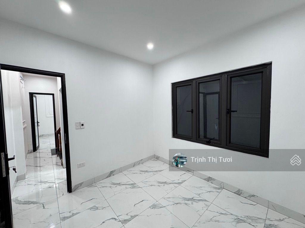 Chủ cần bán gấp nhà 5 tầng  giá chỉ 5.x tỷ  cách 2 nhà ra đường nhựa 3 ô tô tránh nhau