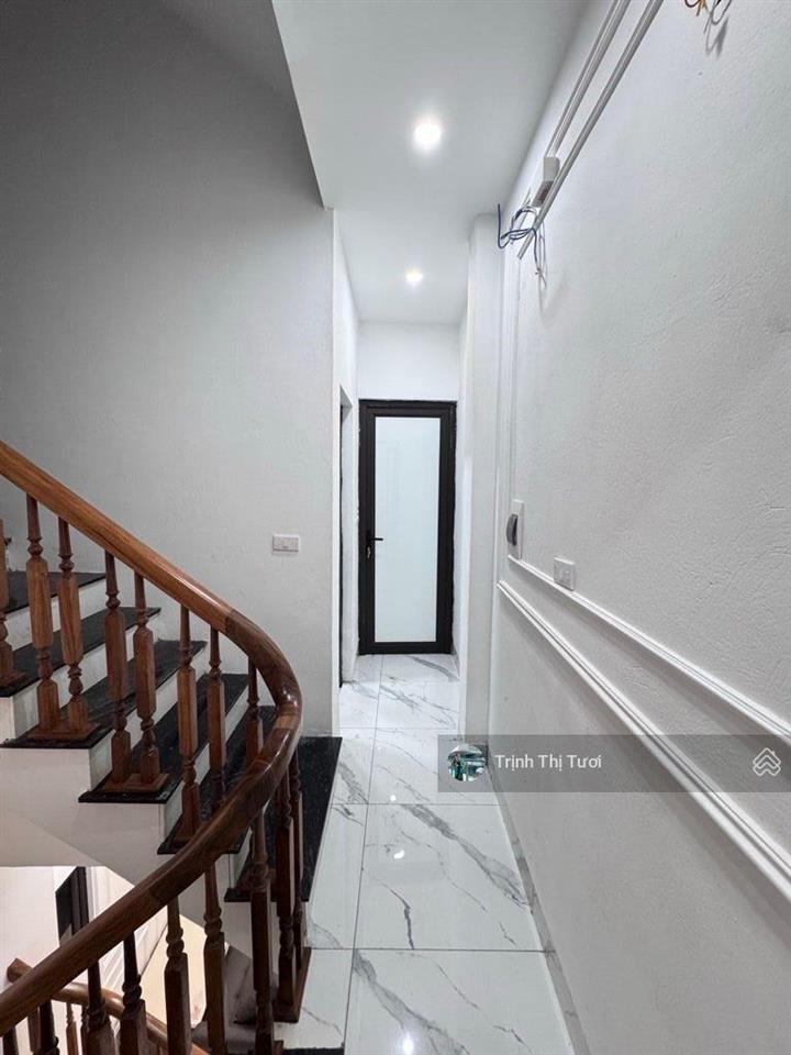Chủ cần bán gấp nhà 5 tầng  giá chỉ 5.x tỷ  cách 2 nhà ra đường nhựa 3 ô tô tránh nhau