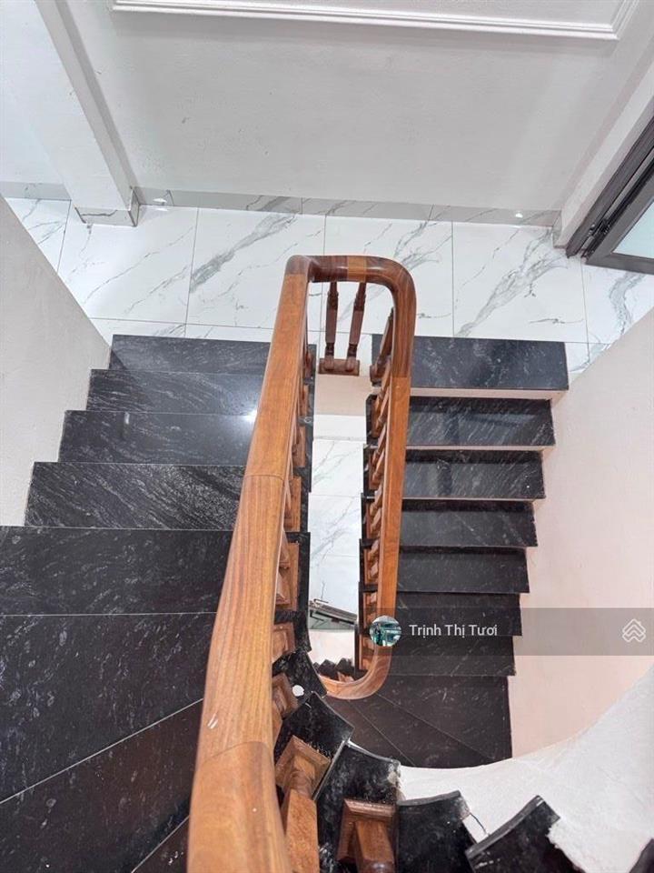 Chủ cần bán gấp nhà 5 tầng  giá chỉ 5.x tỷ  cách 2 nhà ra đường nhựa 3 ô tô tránh nhau