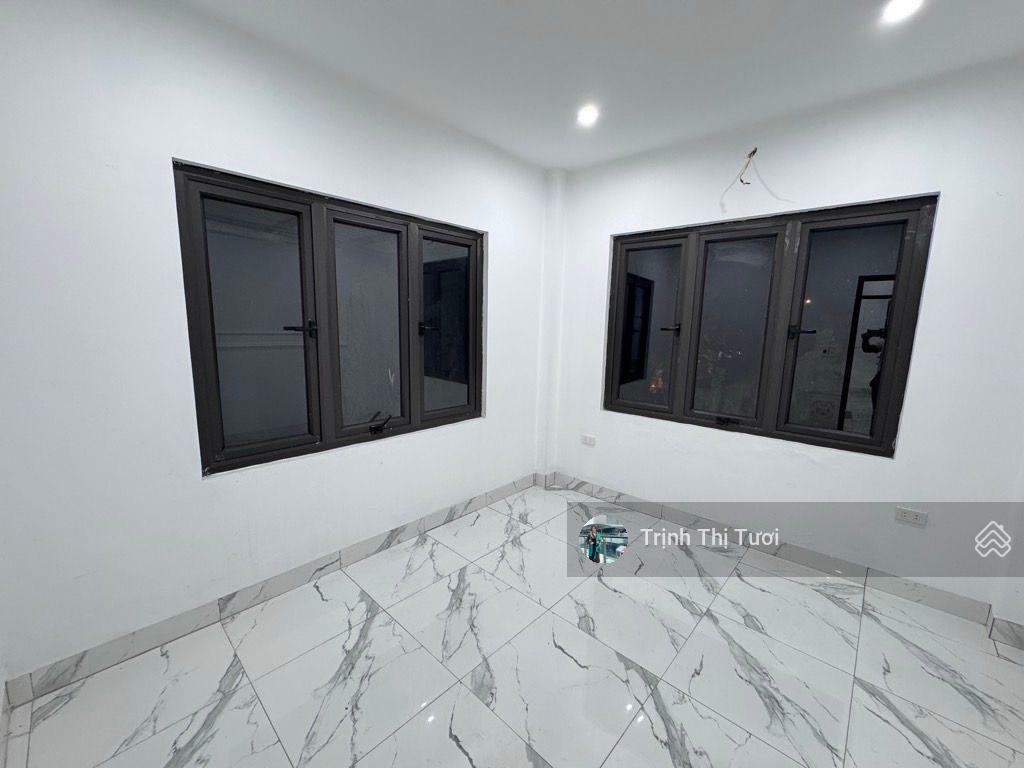 Chủ cần bán gấp nhà 5 tầng  giá chỉ 5.x tỷ  cách 2 nhà ra đường nhựa 3 ô tô tránh nhau