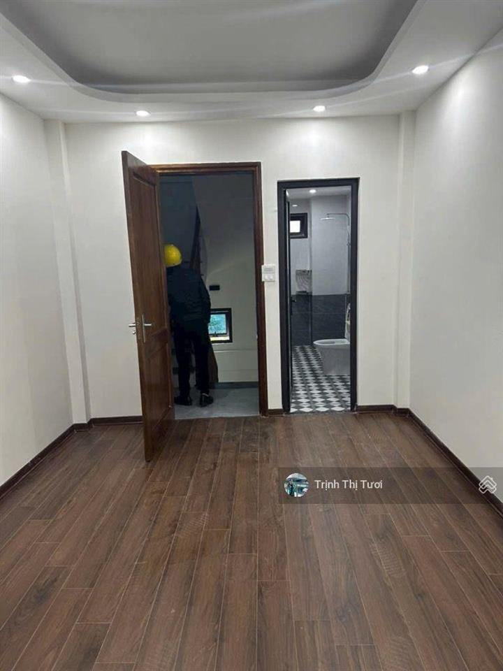 Chủ cần bán gấp nhà 5 tầng  giá chỉ 5.x tỷ  cách 2 nhà ra đường nhựa 3 ô tô tránh nhau