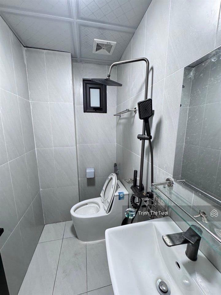 Chủ cần bán gấp nhà 5 tầng  giá chỉ 5.x tỷ  cách 2 nhà ra đường nhựa 3 ô tô tránh nhau
