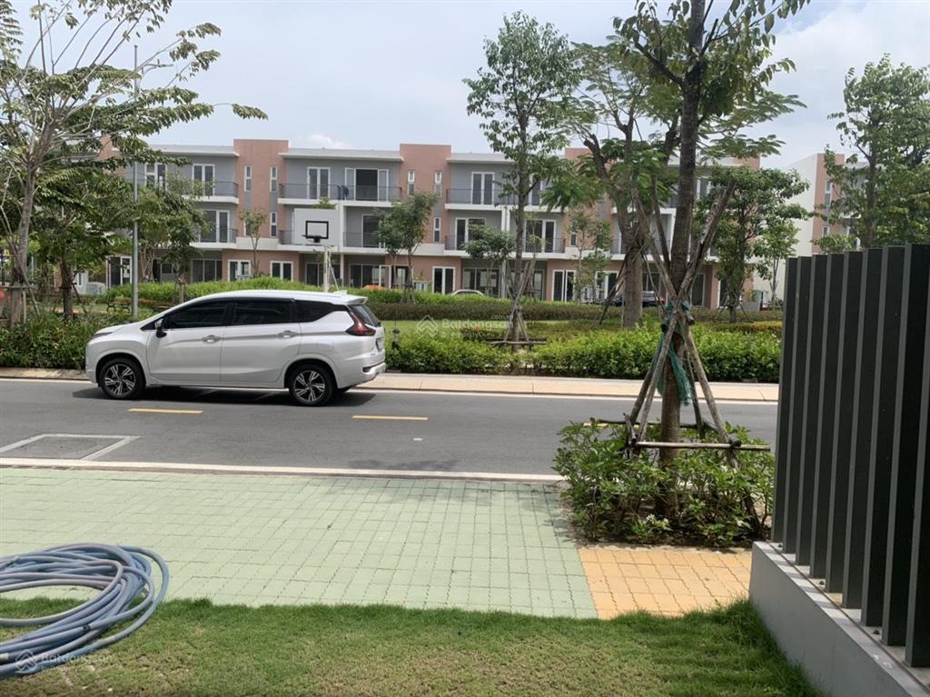 Bán 1 căn gốc siêu to 130m2  có thang máy tại long trường  0934 002 ***